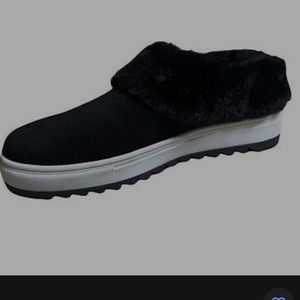 Blondo Suri waterproof slip on sneakers.    Size 7 New no tag. Black